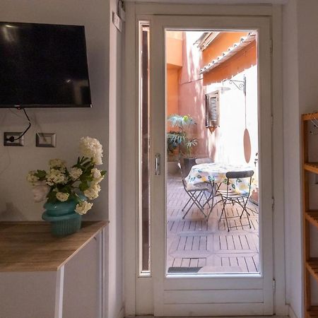 Rione Monti Studio Apt With Private Garden Рим Екстериор снимка
