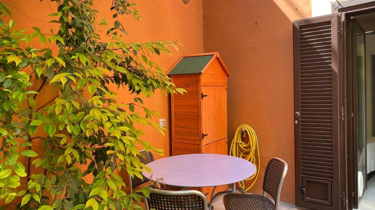 Rione Monti Studio Apt With Private Garden Рим Екстериор снимка