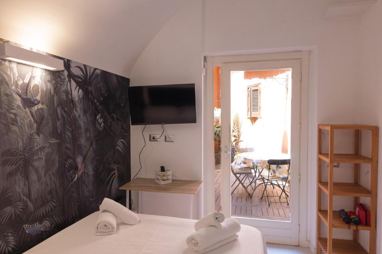Rione Monti Studio Apt With Private Garden Рим Екстериор снимка