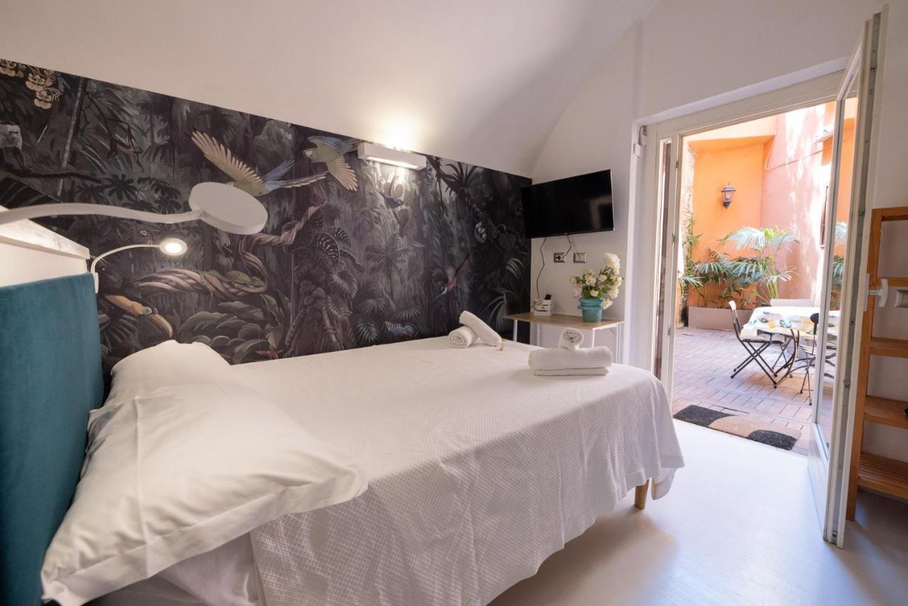 Rione Monti Studio Apt With Private Garden Рим Екстериор снимка