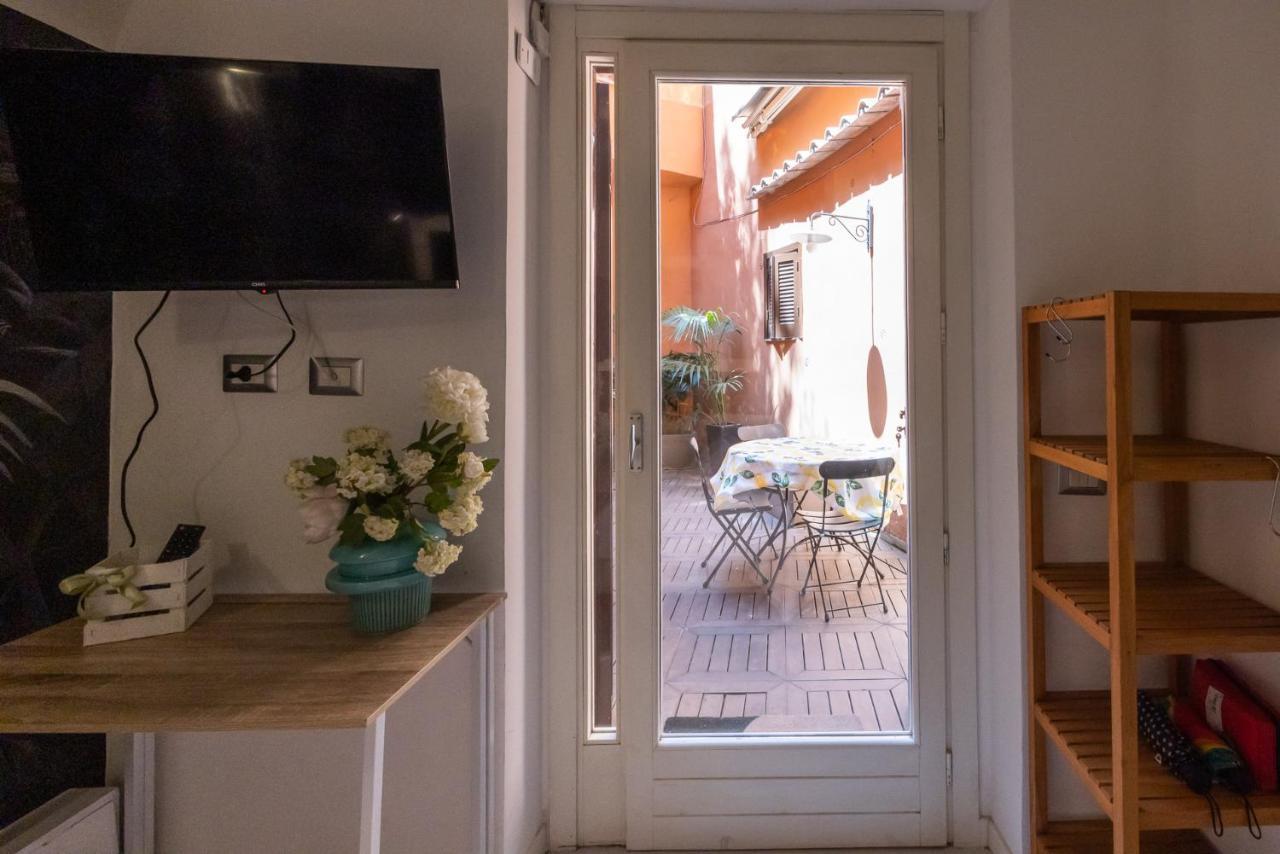 Rione Monti Studio Apt With Private Garden Рим Екстериор снимка
